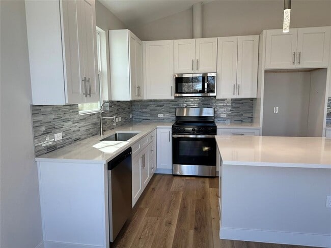 Building Photo - 1115 Neches St