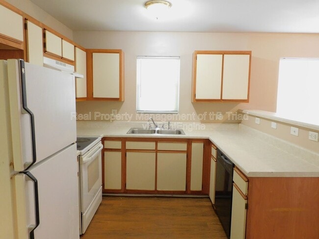 Building Photo - 909 Beaumont Ave