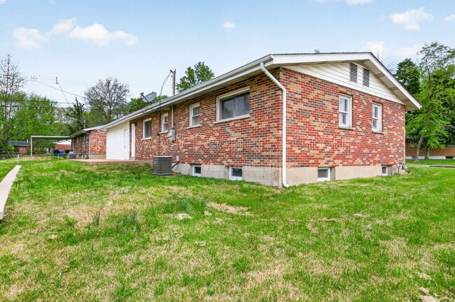 Building Photo - 1810 Swallow Ln