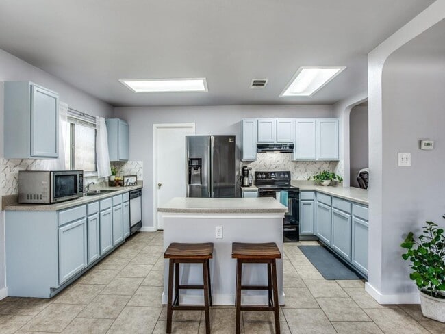 Building Photo - 201 Sil Cove