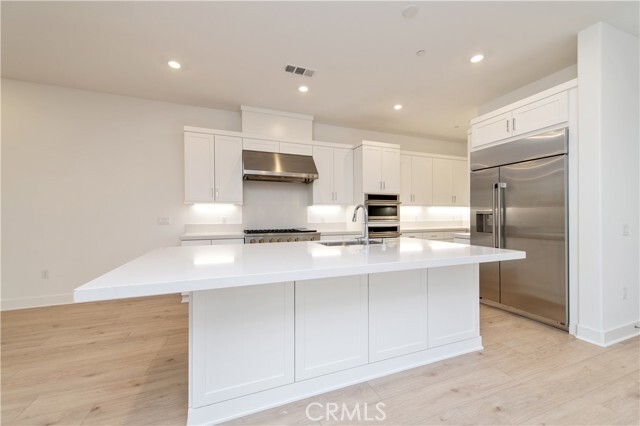 Building Photo - 548 Mulligan