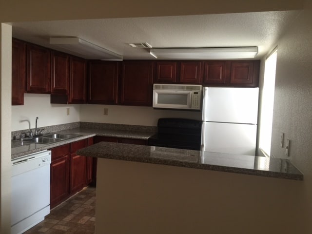 Building Photo - 5261 River Glen Dr