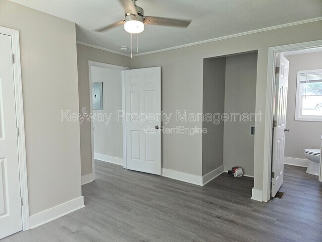 Building Photo - 302 Crystal Lake Dr