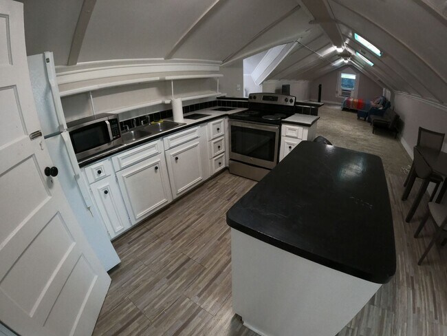 Building Photo - 15th Ave 2023**Raymer