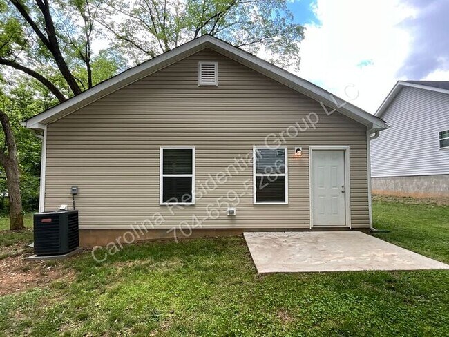 Building Photo - 419 S Green St