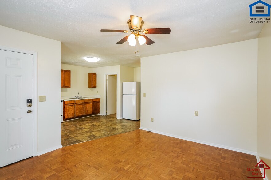 Building Photo - 140 Bybee Woods Dr