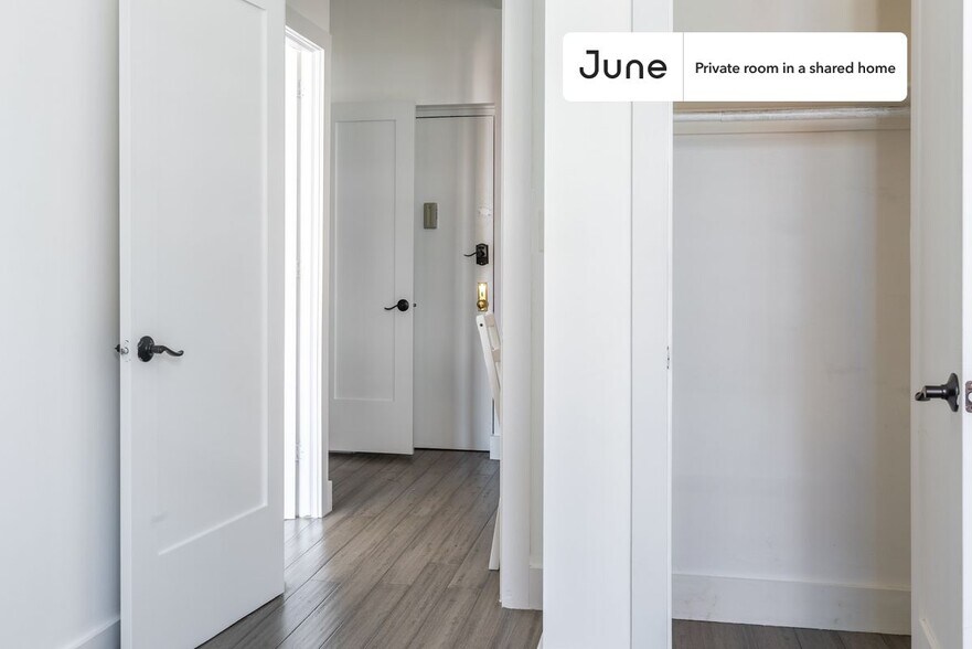 Building Photo - Room in Shared 2 bed/1 bath home