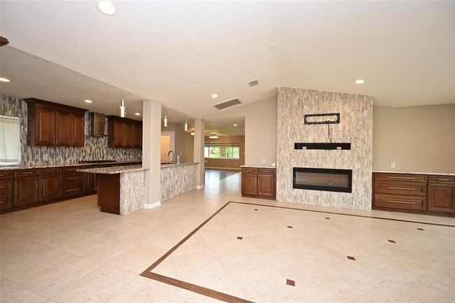 Building Photo - 2127 Lamonte Ln