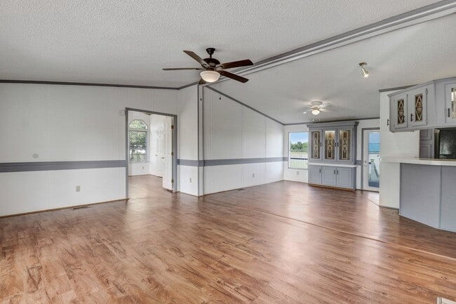 Building Photo - *SPACIOUS HOME IN PIKEVILLE SCHOOL DISTRICT*