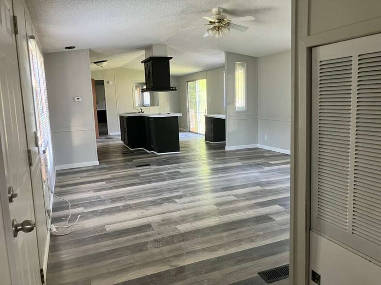 Building Photo - 38 Deerwood Park