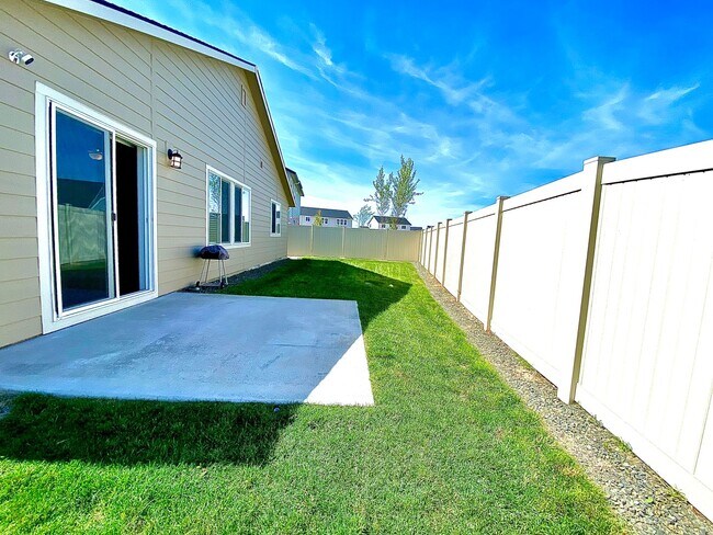 Building Photo - 3 Bedroom 2 Bath  PET FRIENDLY home in SW ...
