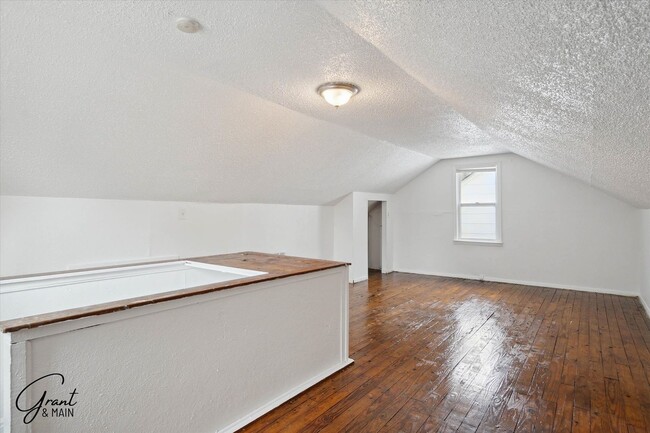 Building Photo - $1,150/month - 3 Bed 1 Bath House in Detroit