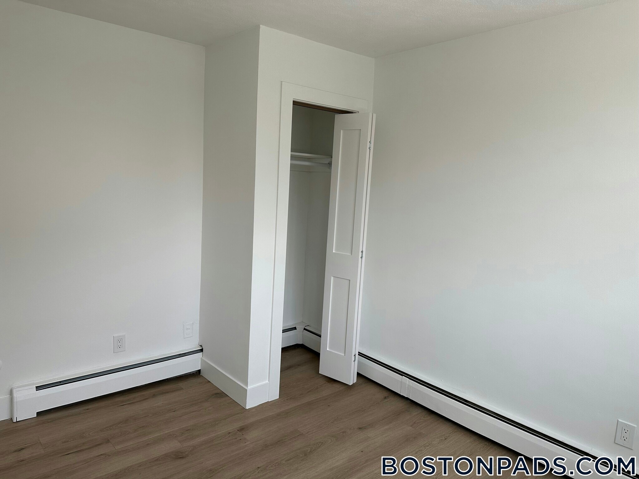 Building Photo - 740 E 7th St