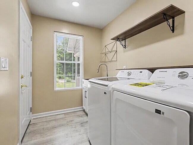 Building Photo - Lease OR Lease to Own