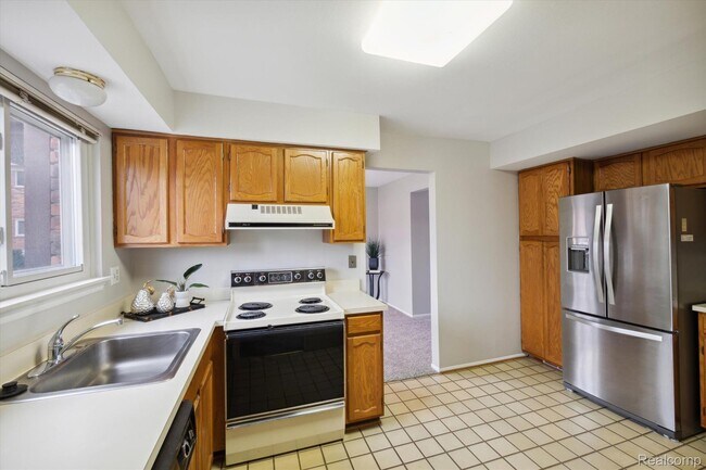 Building Photo - 42536 Woodward Ave