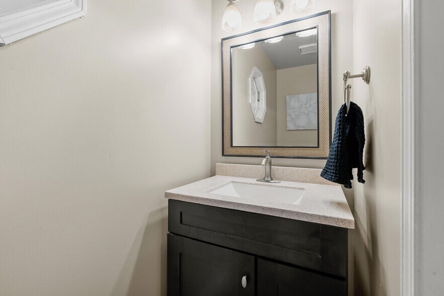 Building Photo - 7817 Chippewa St