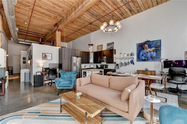 Building Photo - 170 Boulevard SE