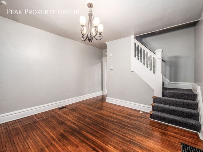 Building Photo - 1502 Summit St