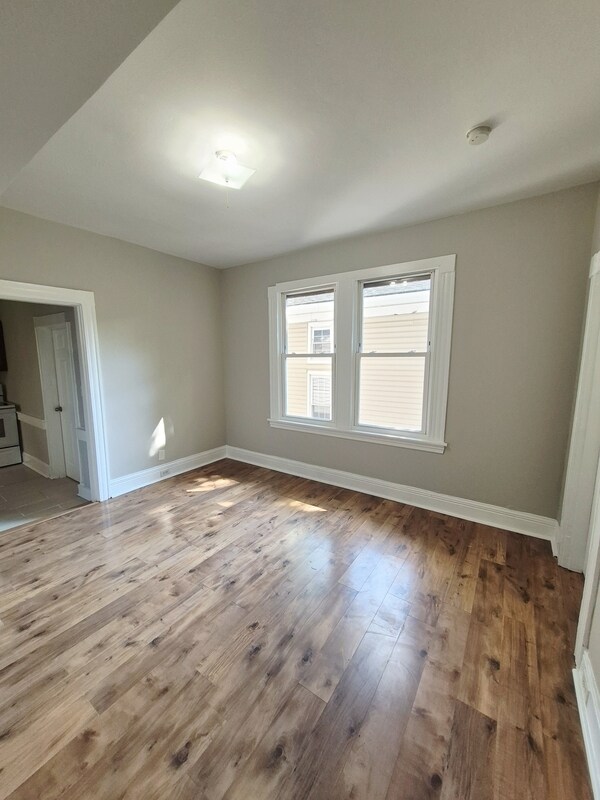 Building Photo - 3209 3rd Ave