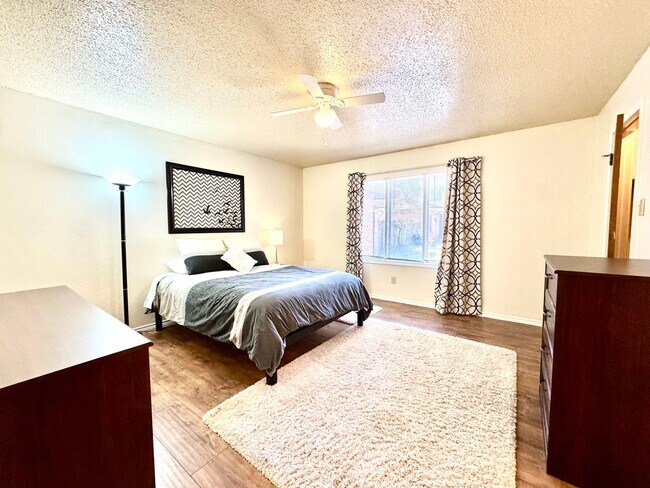 Building Photo - 4409 75th Dr