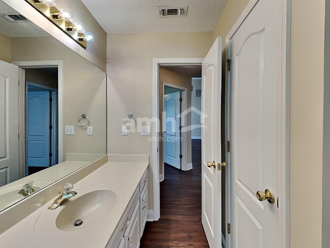 Building Photo - 154 Acadian Dr
