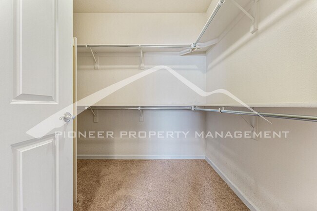 Building Photo - Charming condo with Central AC and 1 Car G...