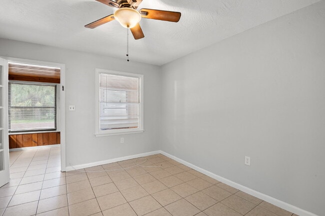Building Photo - Unit For Rent in Gulfport!