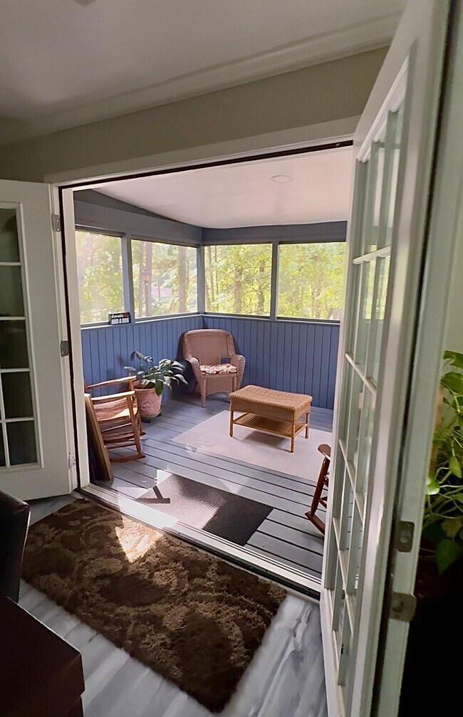 Building Photo - 1047 Mariners Ct