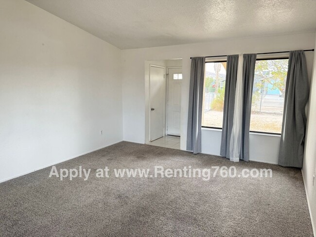 Building Photo - Comfortable 3 Bed 2 Bath Home