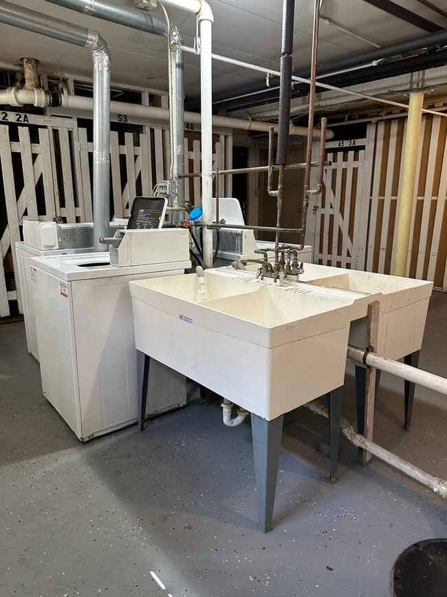 Building Photo - 4544 River Rd