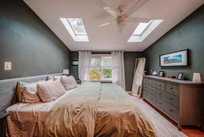 Building Photo - Charming Cape Cod Retreat in Prime Falls C...