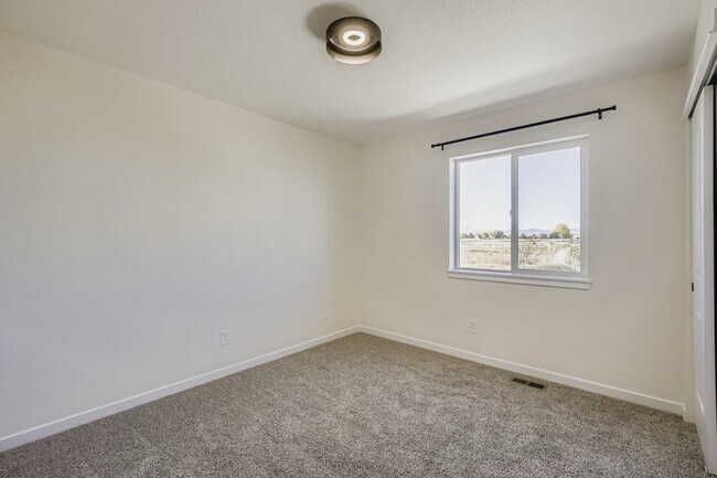 Building Photo - 464 Wind River Dr