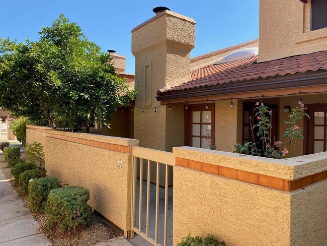 Primary Photo - 6900 E Gold Dust Ave