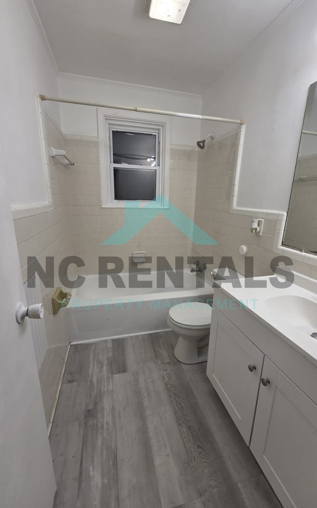 Building Photo - 527 Swain Dr