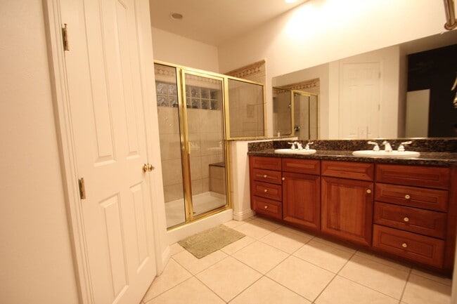 Building Photo - Elegant Fully Furnished Single Story Home