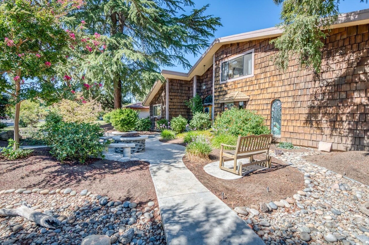 fire pit with benches for morning and evening peaceful moments - 4569 E Alamos Ave