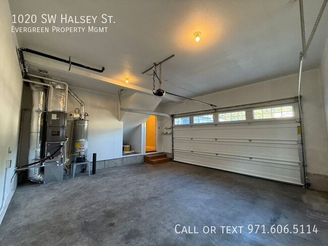 Building Photo - 1020 SW Halsey St