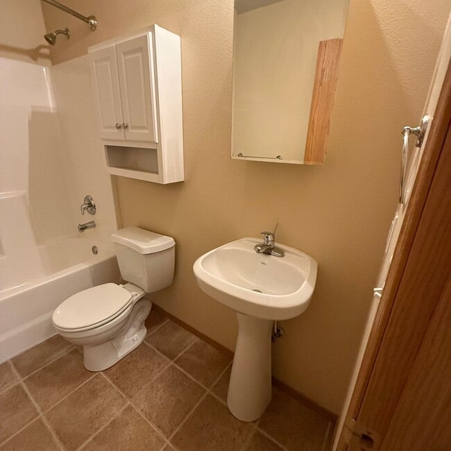 Building Photo - 3 bedroom 2 bath home in Willard School District