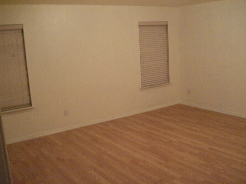 Building Photo - 413 Pinehurst drive