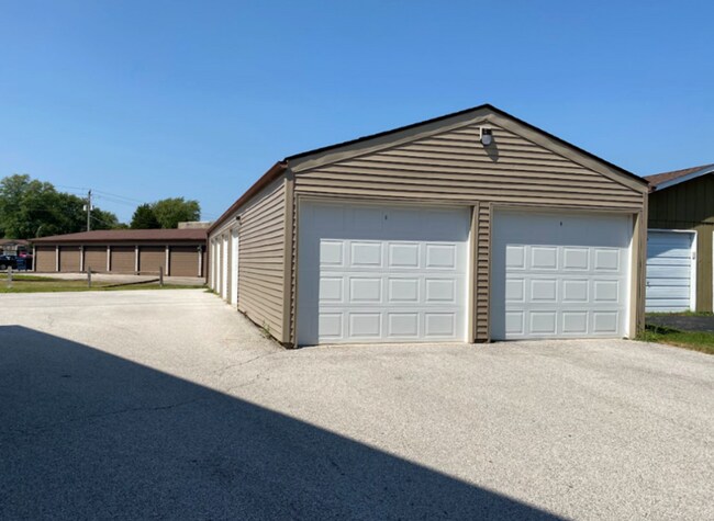 Building Photo - 2 Bedroom/1 Bath Apartment For Rent