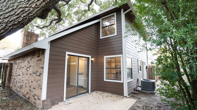 Building Photo - 17 Regency Ln