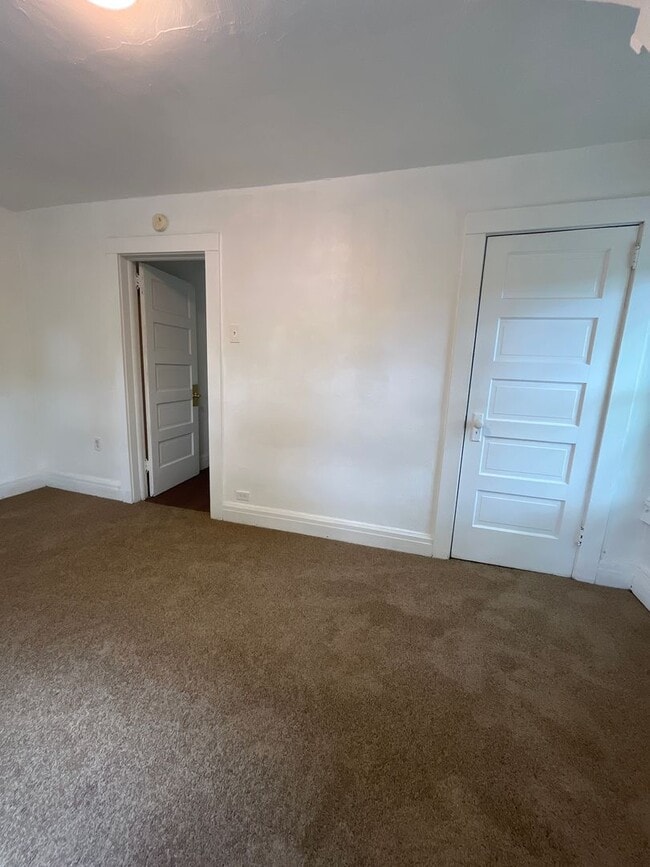 Building Photo - 3 Br 1 Bath Twin Home available in Bethlehem