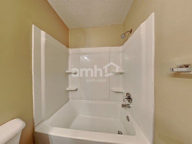 Building Photo - 998 Canary Creek Dr