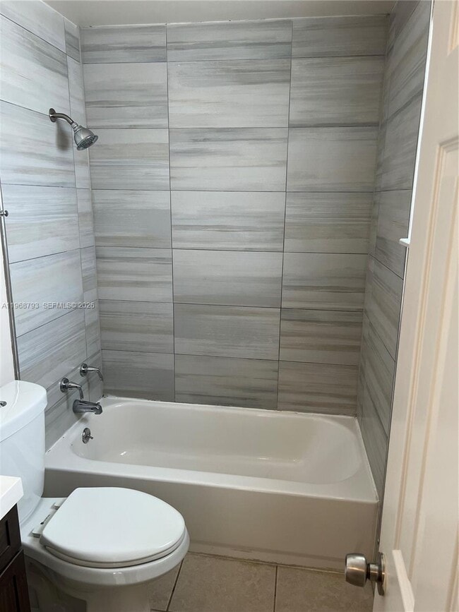 Building Photo - 890 NW 22nd Ct