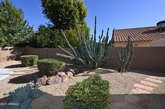 Building Photo - 5730 E Gelding Dr