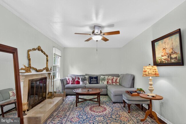 Building Photo - 8815 Newport Ct