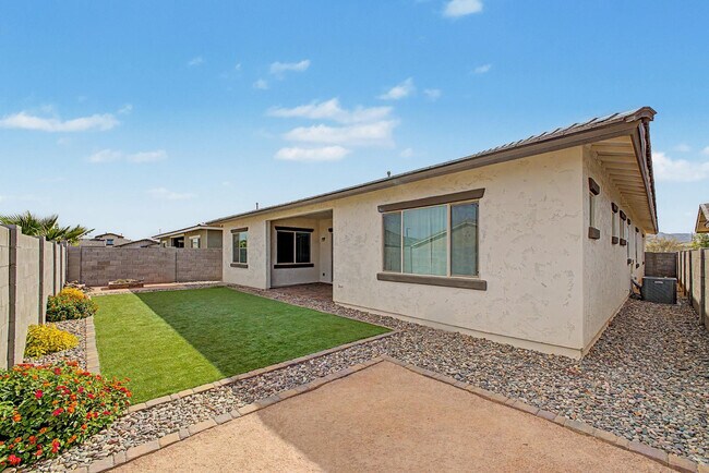 Building Photo - 13103 N 174th Dr