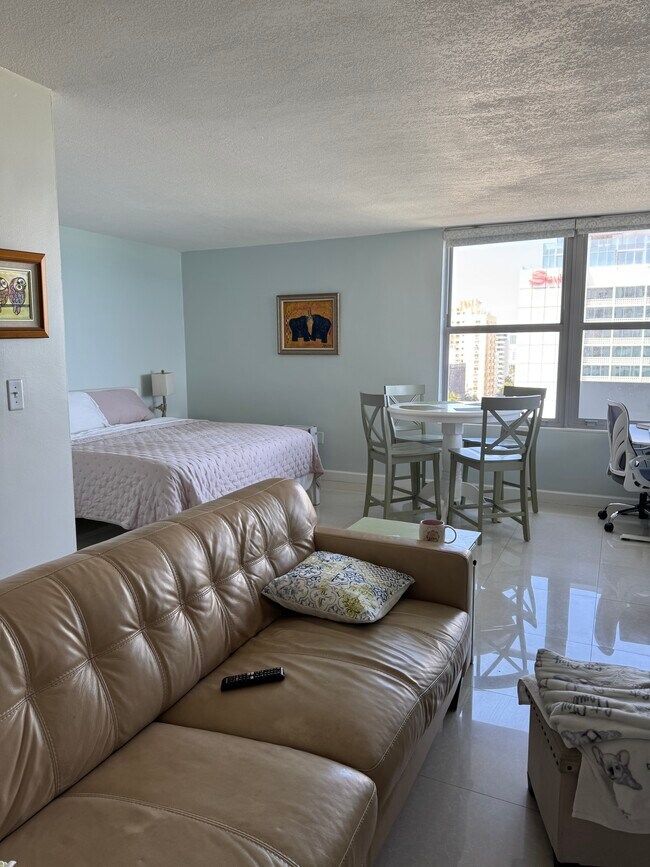 Building Photo - 2899 Collins Ave