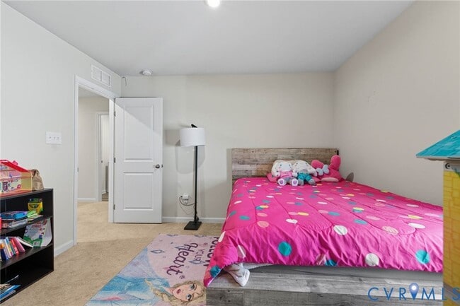 Building Photo - 261 Chanticleer Dr