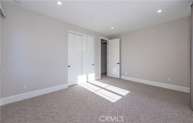 Building Photo - 152 Statura